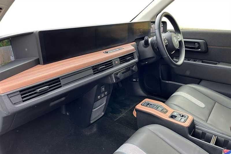White Used 2022 Honda e Hatchback | £14,999 (Fair price) - Image 1/3