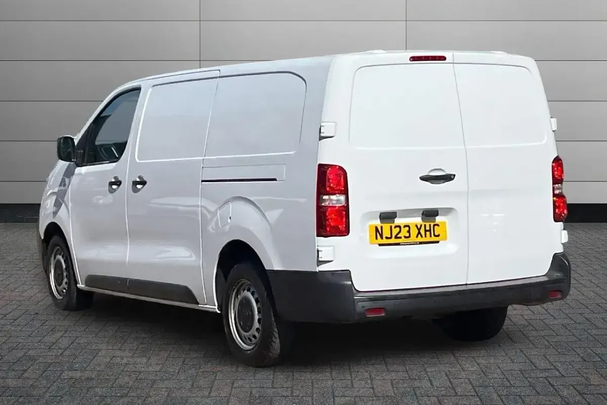 Used Citroën Dispatch 99 HP (72 kW) 2023 White MPV