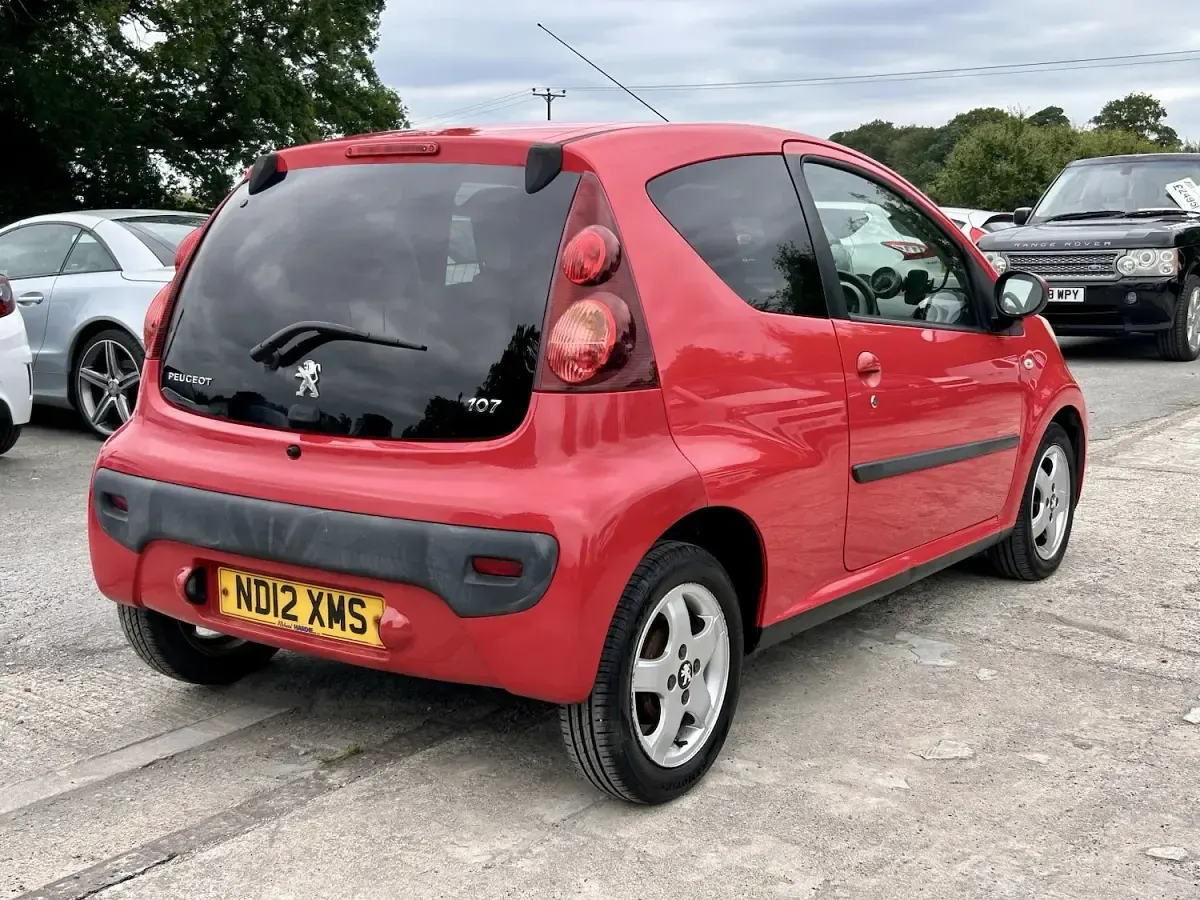 Used Peugeot 107 Allure 68 HP (50 kW) 2012 Red Hatchback