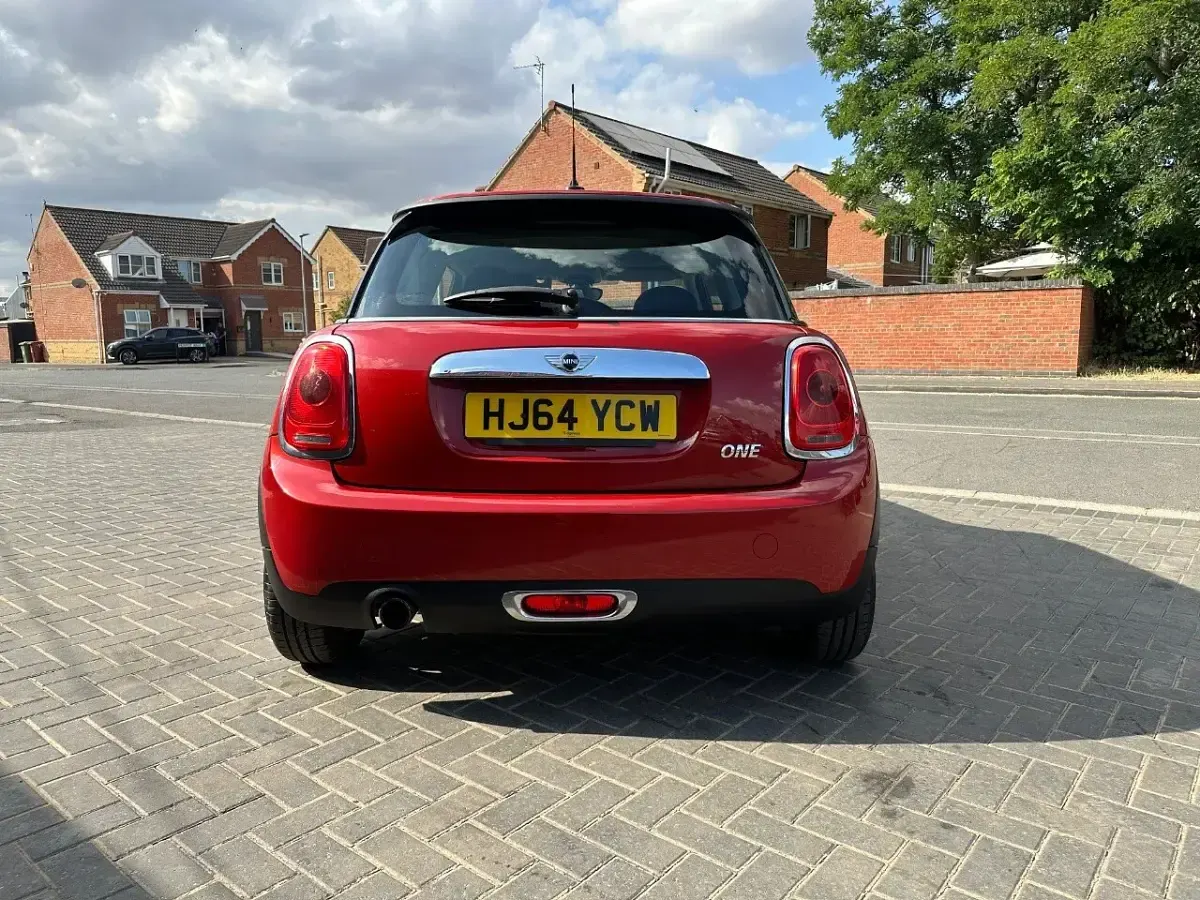 Used Mini ONE Hatch 102 HP (75 kW) 2014 Red Hatchback