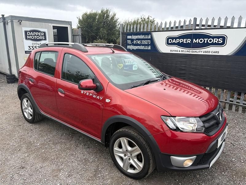 Red Used 2015 Dacia Sandero Stepway Ambiance Hatchback | £4,495 (Fair price) - Image 1/4