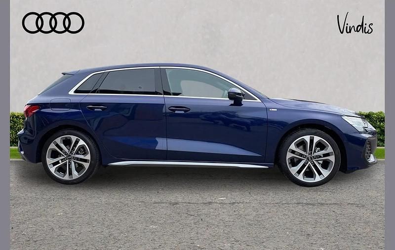 Novo Audi A3 S-Line 113 HP (83 kW) 2026 Azul Citadino