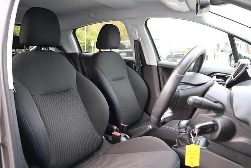 Used Peugeot 208 Signature Sky 82 HP (60 kW) 2019 Grey Hatchback