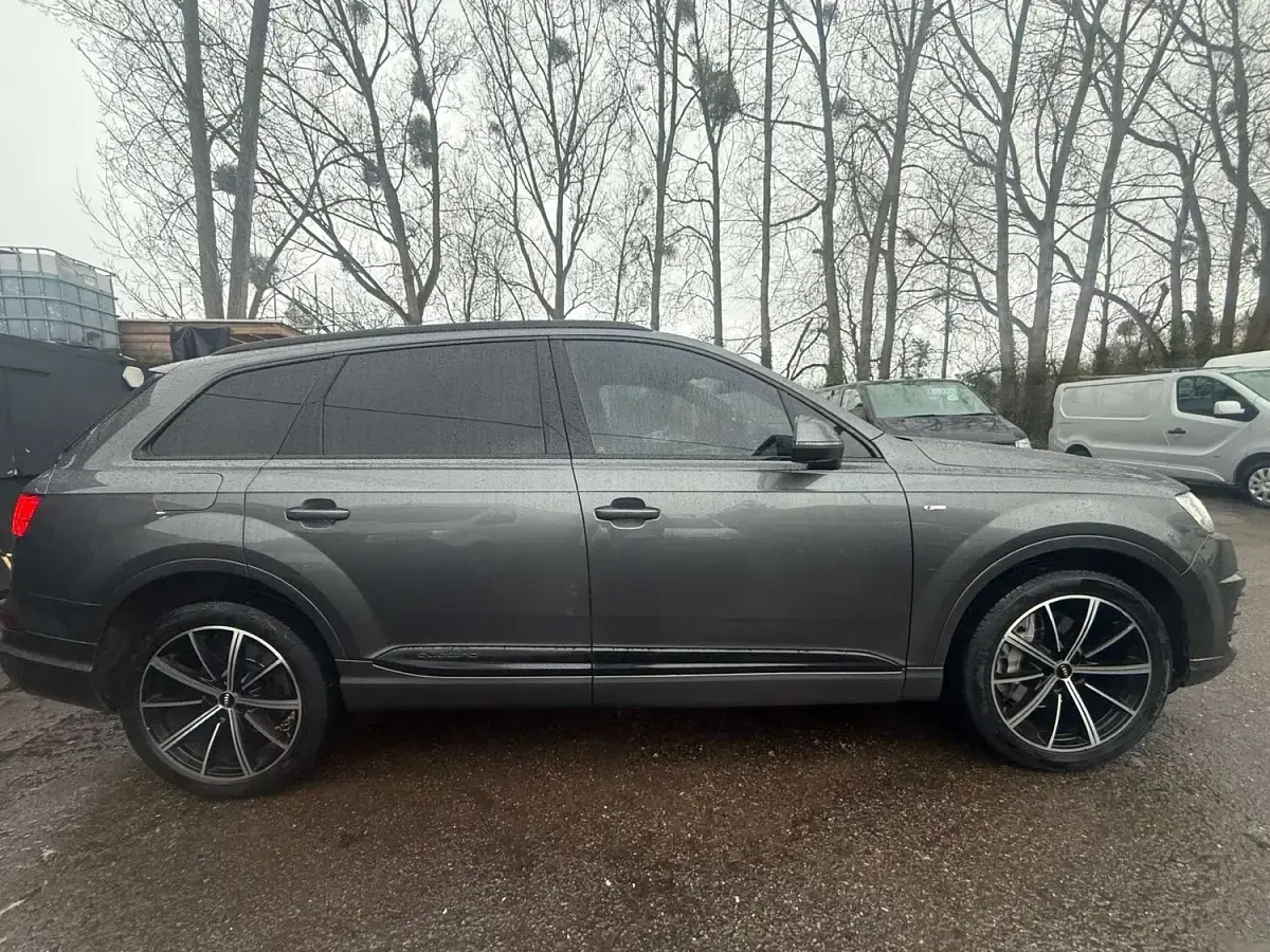 Used Audi Q7 S-Line 268 HP (197 kW) 2019 Grey SUV