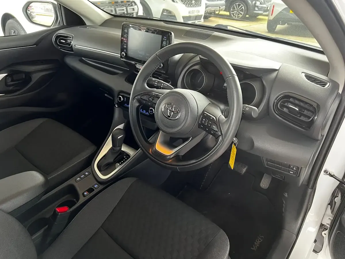 Used Toyota Yaris Hybrid Design 2023 White Hatchback