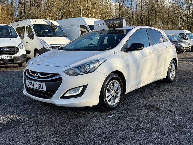 Used Hyundai i30 SE 100 HP (73 kW) 2014 White Hatchback
