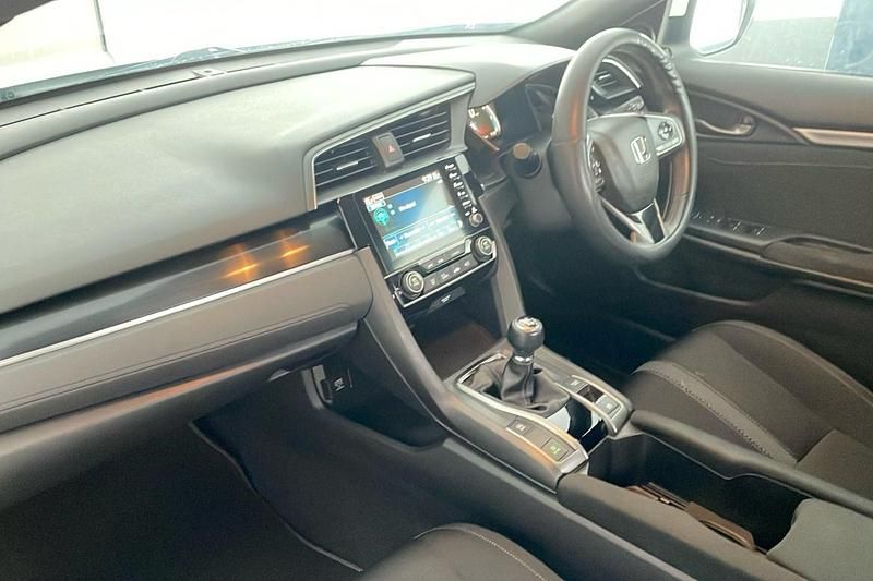 Begagnad Honda Civic SR 126 HK (92 kW) 2022 Vit Halvkombi