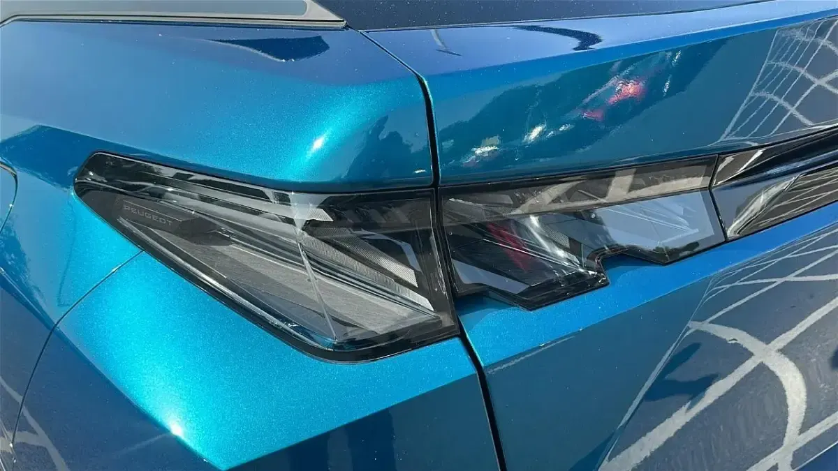 Used Peugeot e-3008 GT 152 kW (207 HP) 2024 Blue SUV