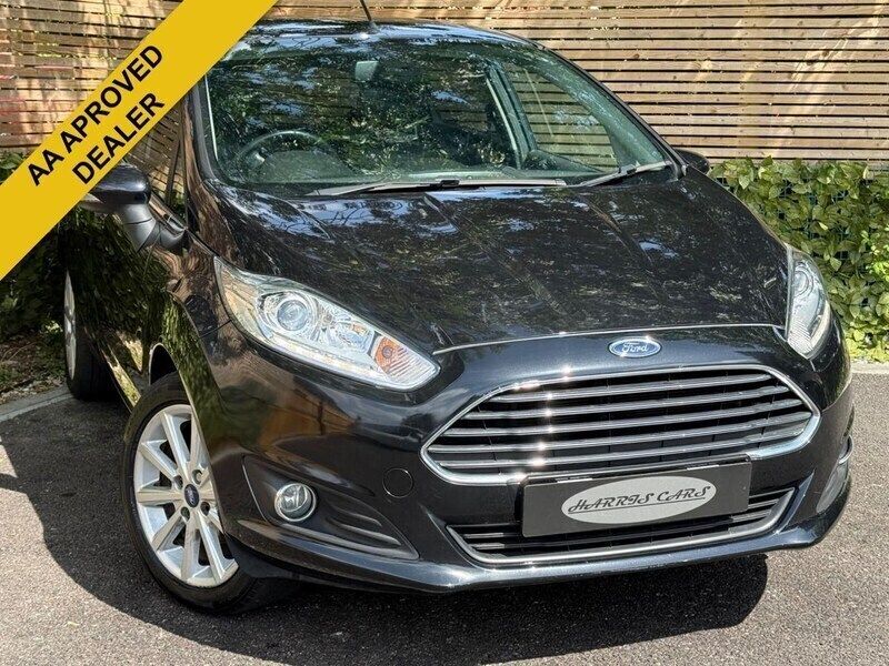 Black Used 2015 Ford Fiesta Titanium Hatchback | £7,485 (Fair price) - Image 1/4