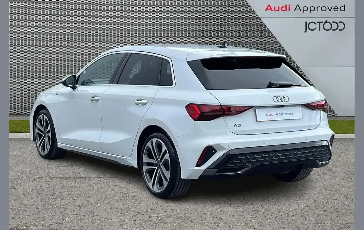 Nowe Audi A3 S-Line 147 KM (108 kW) 2025 Biały Hatchback
