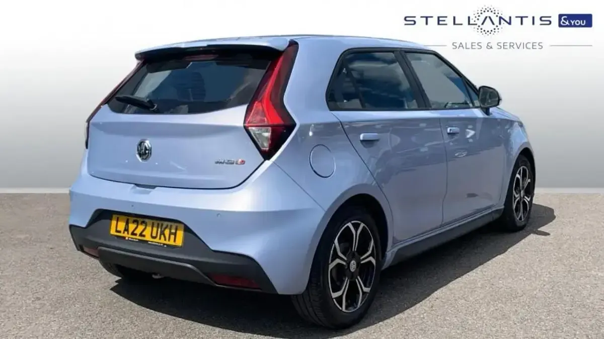 Begagnad MG MG3 Exclusive 105 HK (77 kW) 2022 Grå Halvkombi