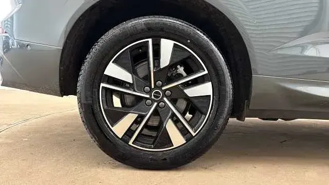 Second-hand Volvo XC60 Plus 247 CP (181 kW) 2026 SUV