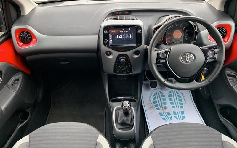 Used Toyota Aygo X-play 72 HP (52 kW) 2020 Red Hatchback