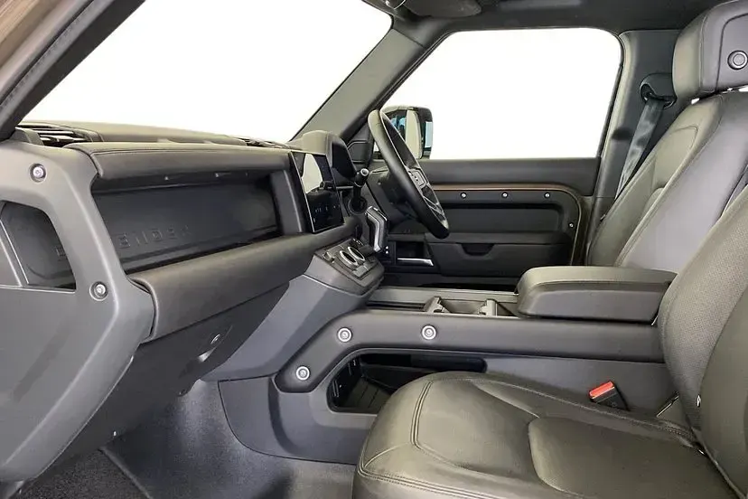 Used Land Rover Defender HSE Dynamic 250 HP (183 kW) 2025 Gondwana stone SUV