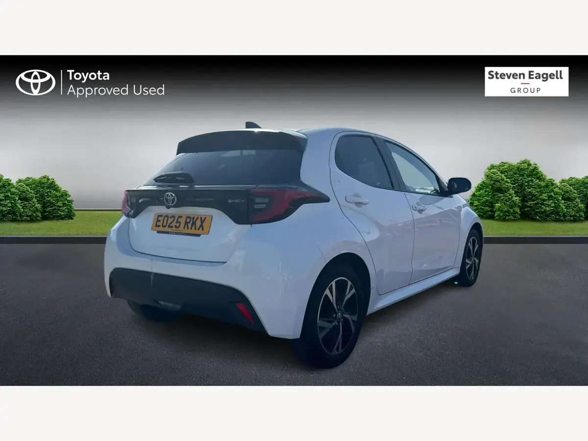Used Toyota Yaris Design 2025 White Hatchback