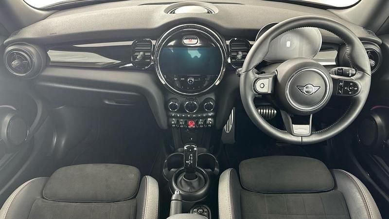 Used Mini Cooper Hatch 134 HP (98 kW) 2021 Red Hatchback