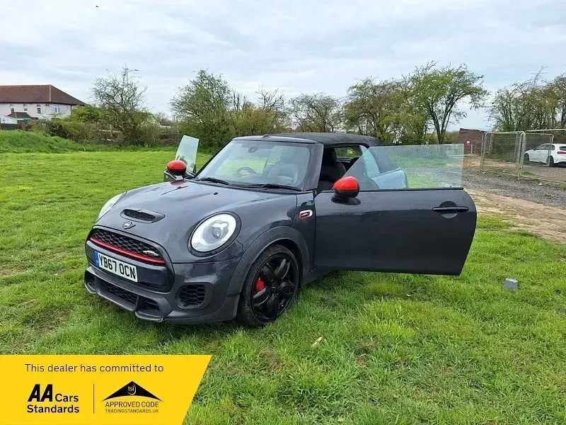 Second-hand Mini John Cooper Works Cabriolet 231 CP (169 kW) 2018 Gri Cabrio