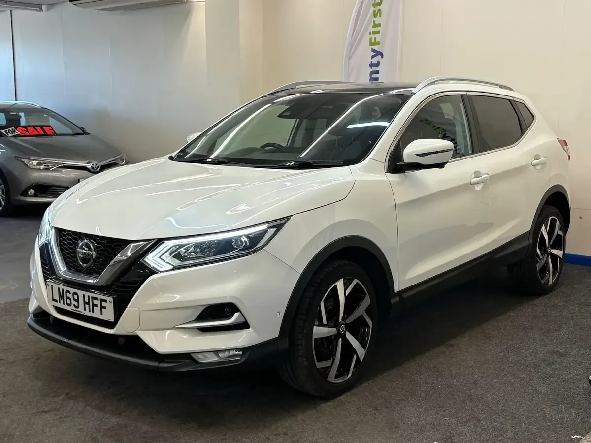 Used Nissan Qashqai Tekna 115 HP (84 kW) 2019 White SUV