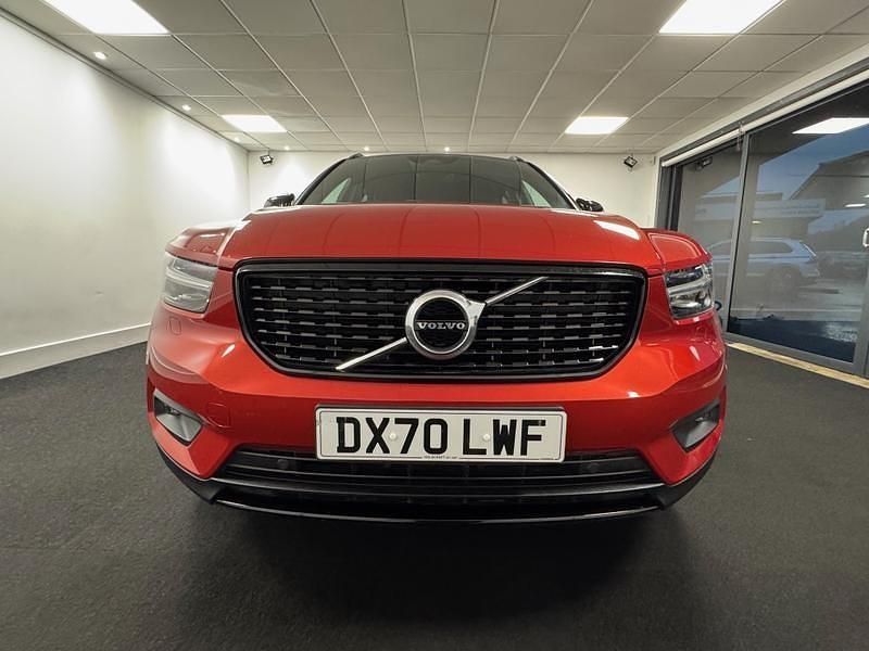 Begagnad Volvo XC40 R-Design Pro 2020 Röd SUV