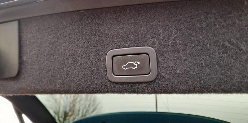 Used Volvo XC60 R-Design 190 HP (139 kW) 2017 Blue SUV