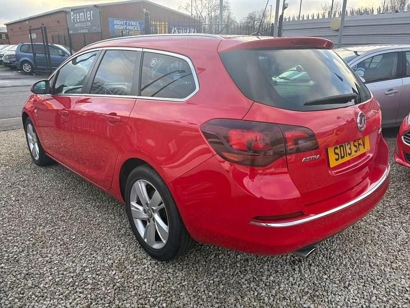 Used Vauxhall Astra SRi 165 HP (121 kW) 2013 Red Estate