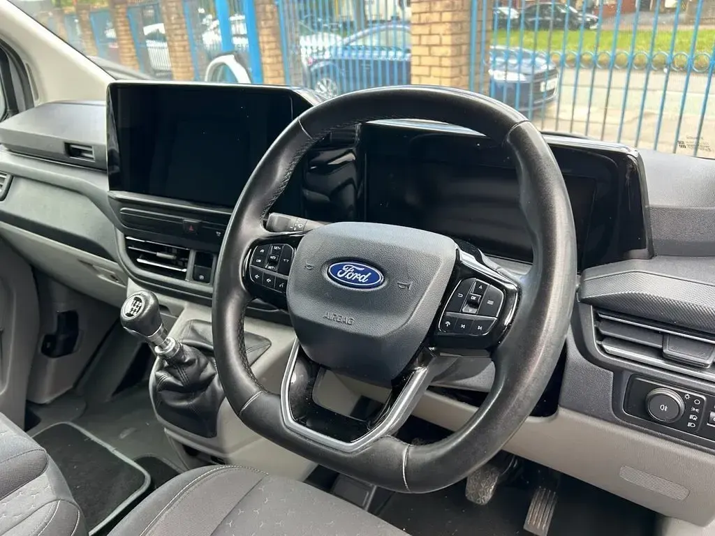 Used Ford Transit Custom Limited 136 HP (100 kW) 2023 Silver Van