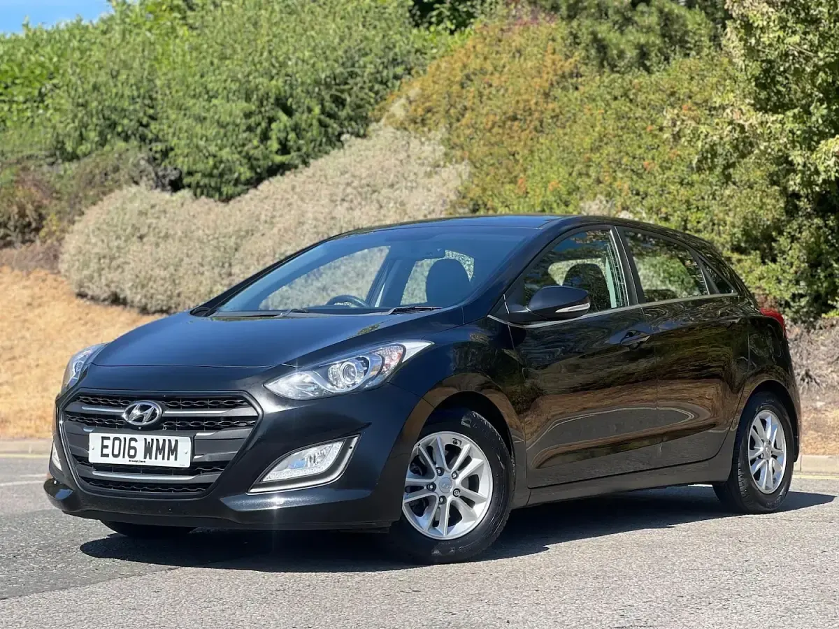 Used Hyundai i30 SE 108 HP (79 kW) 2016 Black Hatchback