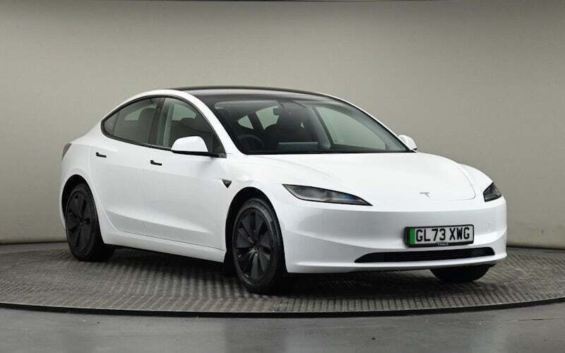 White Used 2024 Tesla Model 3 Sedan | £28,600 (Expensive) - Image 1/4