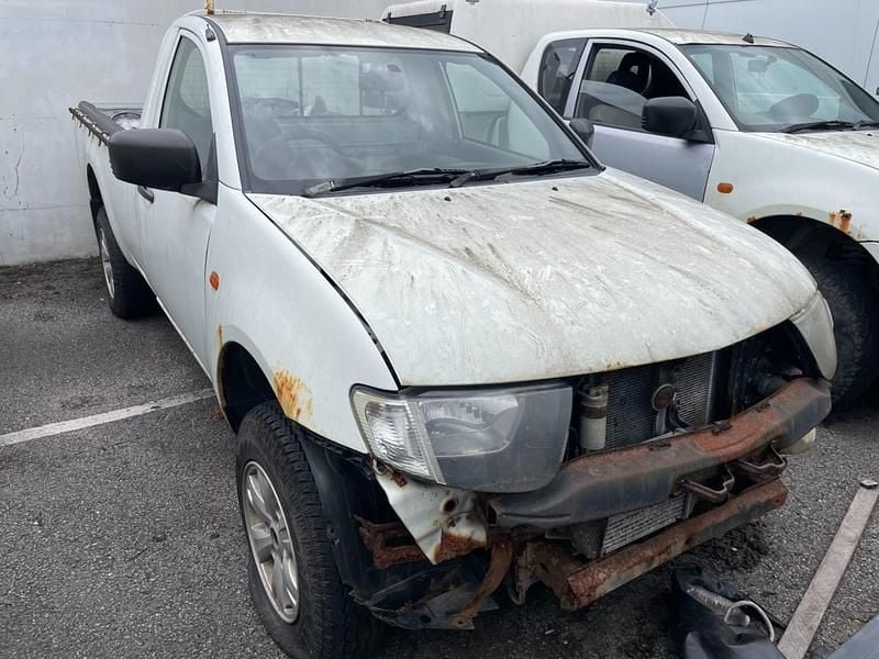 White Used 2009 Mitsubishi L200 Pickup | £1,950 - Image 1/4