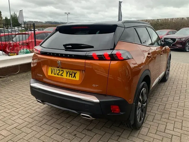 Begagnad Peugeot 2008 Premium 130 HK (95 kW) 2022 Orange SUV
