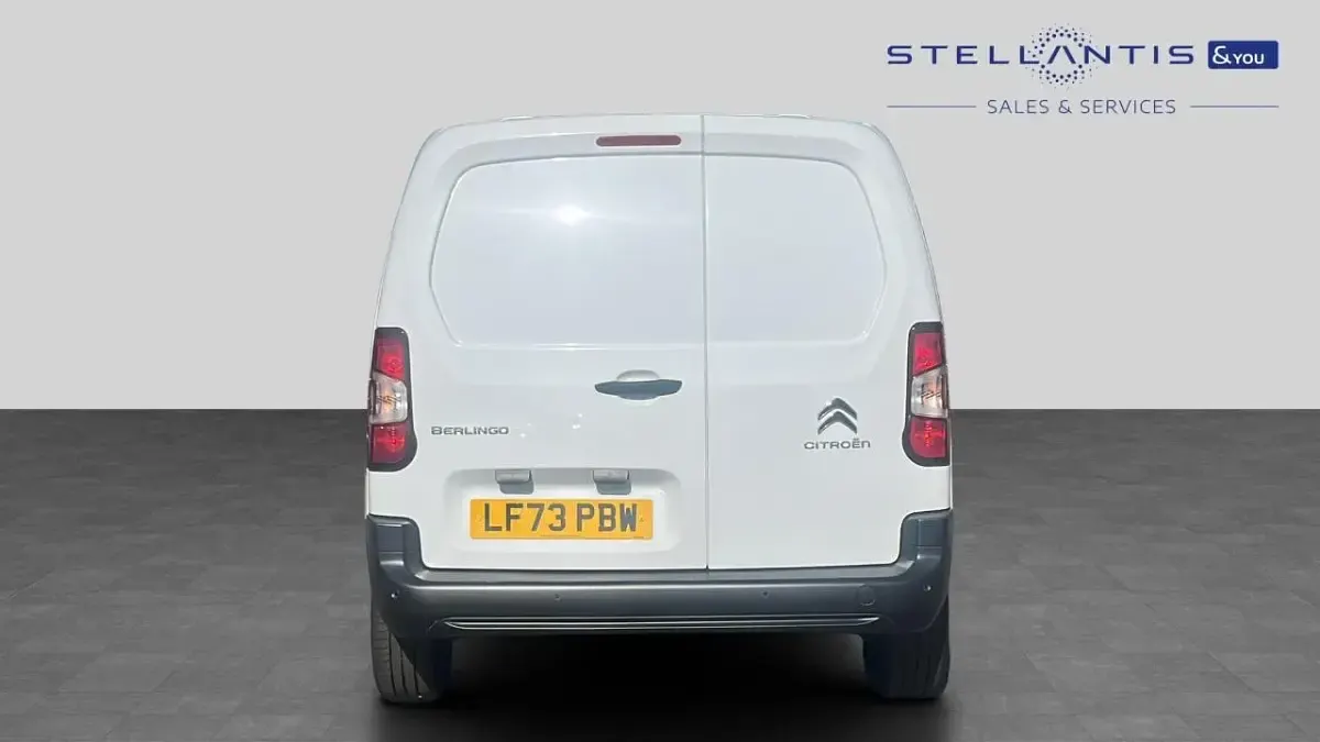 Used Citroën Berlingo 99 HP (72 kW) 2023 White MPV