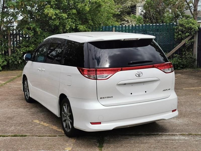 Begagnad Toyota Estima 2011 Vit Minibuss