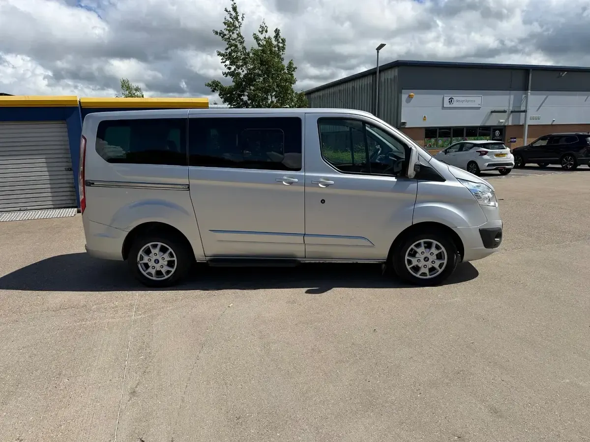 Used Ford Tourneo Limited 125 HP (91 kW) 2015 Silver MPV