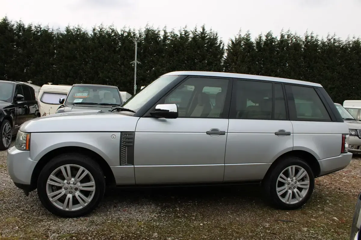 Begagnad Land Rover Range Rover Vogue 271 HK (199 kW) 2009 Silver SUV