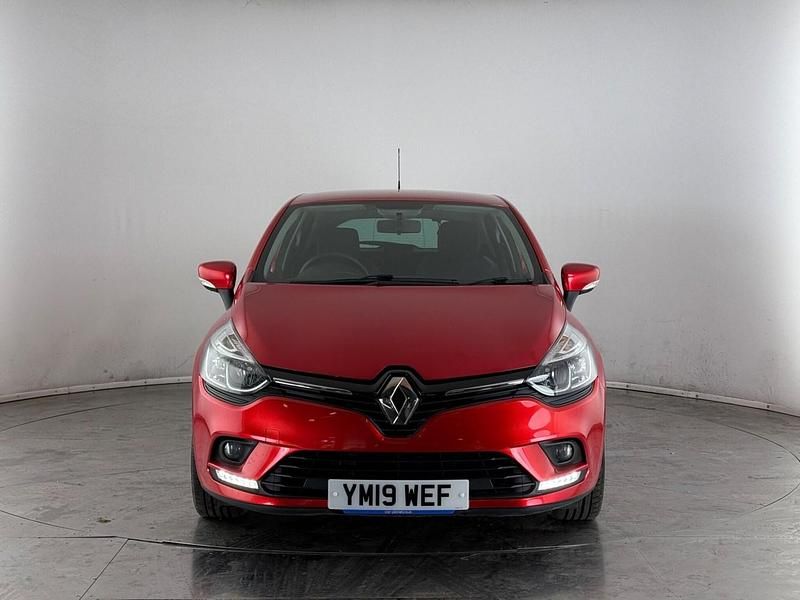 Używany Renault Clio IV Iconic 90 KM (66 kW) 2019 Czerwony Hatchback