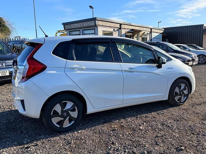 Used Honda Fit Hybrid 2015 White Hatchback
