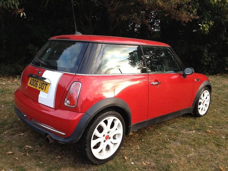 Used Mini ONE 90 HP (66 kW) 2006 Red Hatchback