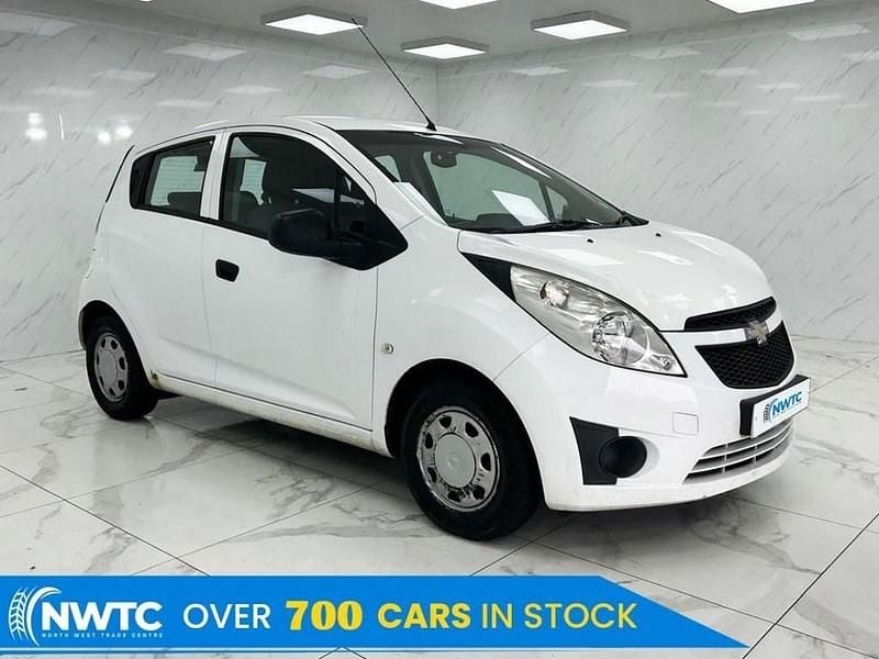 Used Chevrolet Spark 68 HP (50 kW) 2012 White Hatchback