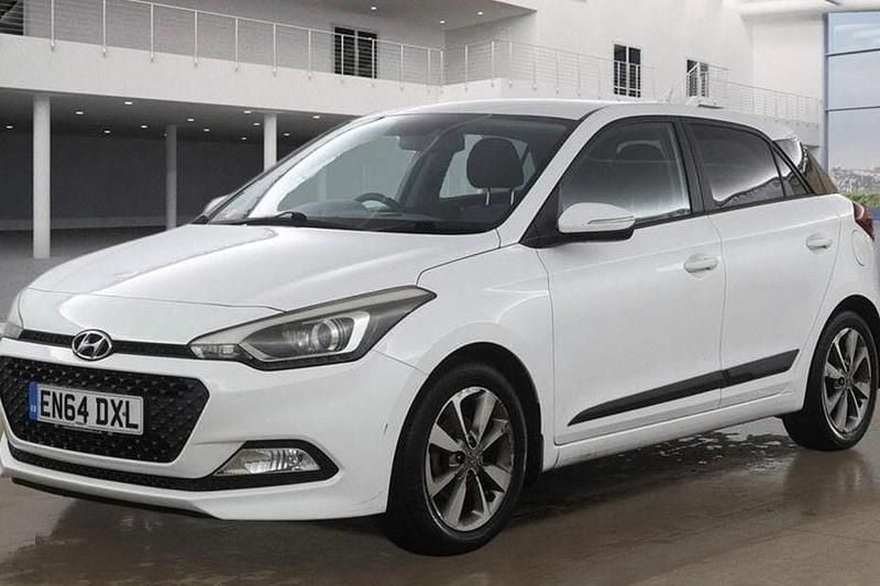 White Used 2015 Hyundai i20 Premium Hatchback | £6,990 (Fair price) - Image 1/1
