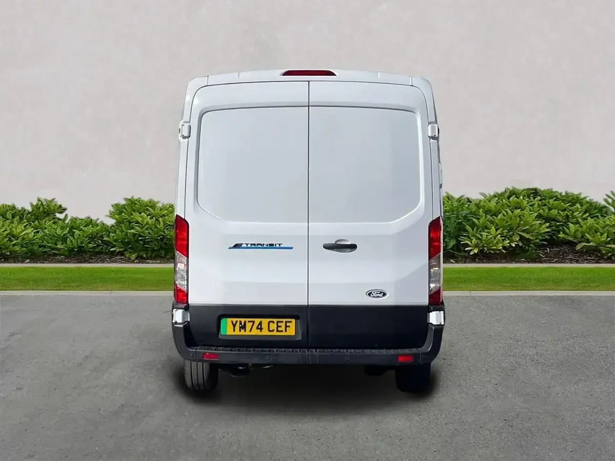Begagnad Ford E-Transit 197 kW (269 HK) 2024 Vit Van