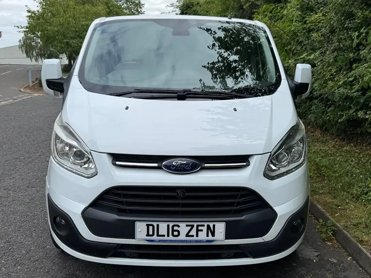 Used Ford Transit Custom Limited 125 HP (91 kW) 2016 White Van