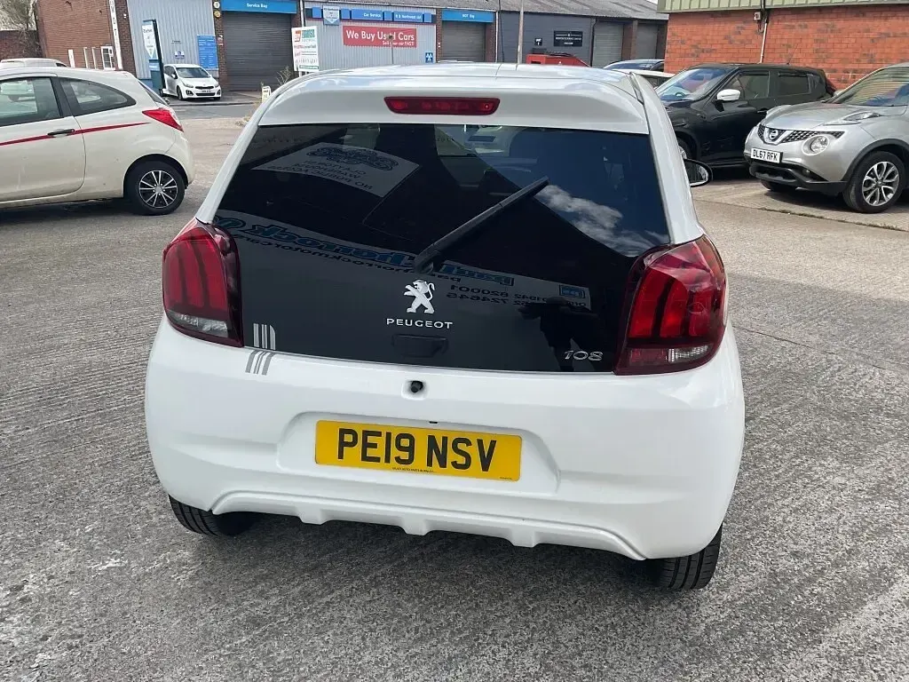 Used Peugeot 108 Collection 72 HP (52 kW) 2019 White Hatchback