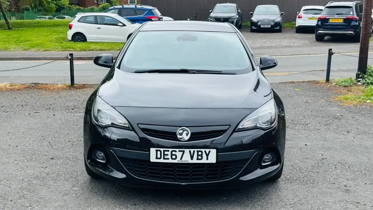 Second-hand Vauxhall Astra Edition 120 CP (88 kW) 2017 Negru Coupe