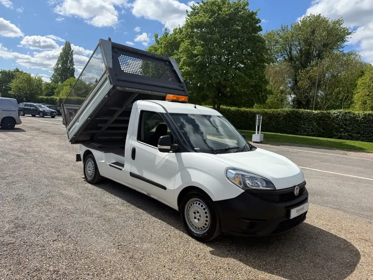 Usado Fiat Doblò 2017 Branco Monovolume