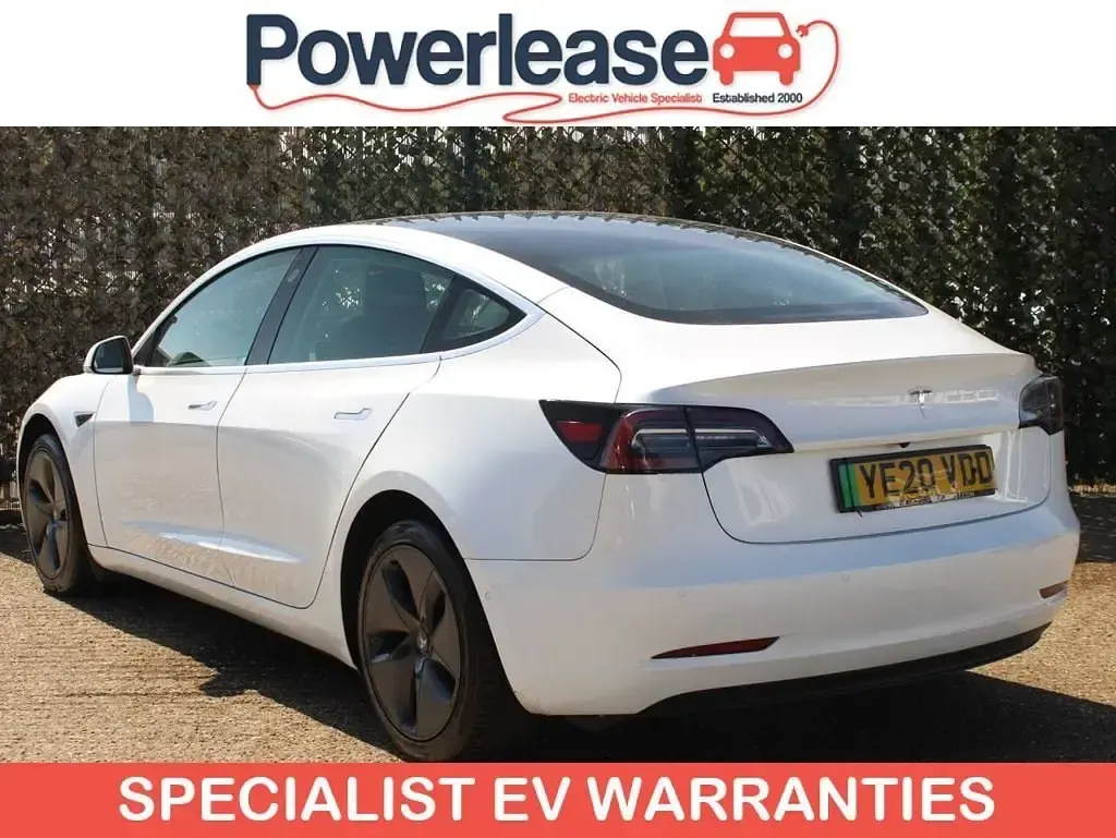 Używany Tesla Model 3 Standard Range Plus 177 kW (241 KM) 2020 Biały Sedan/Limuzyna