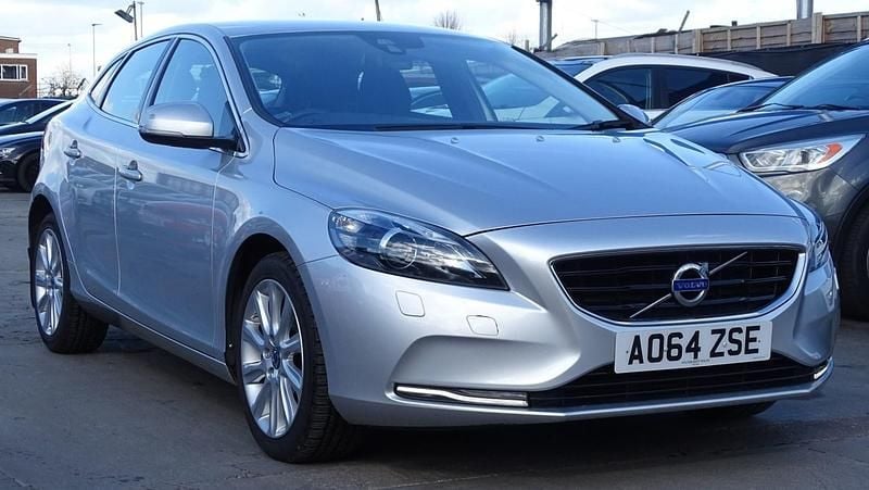 Usado Volvo V40 SE Lux 115 HP (84 kW) 2014 Prateado Citadino