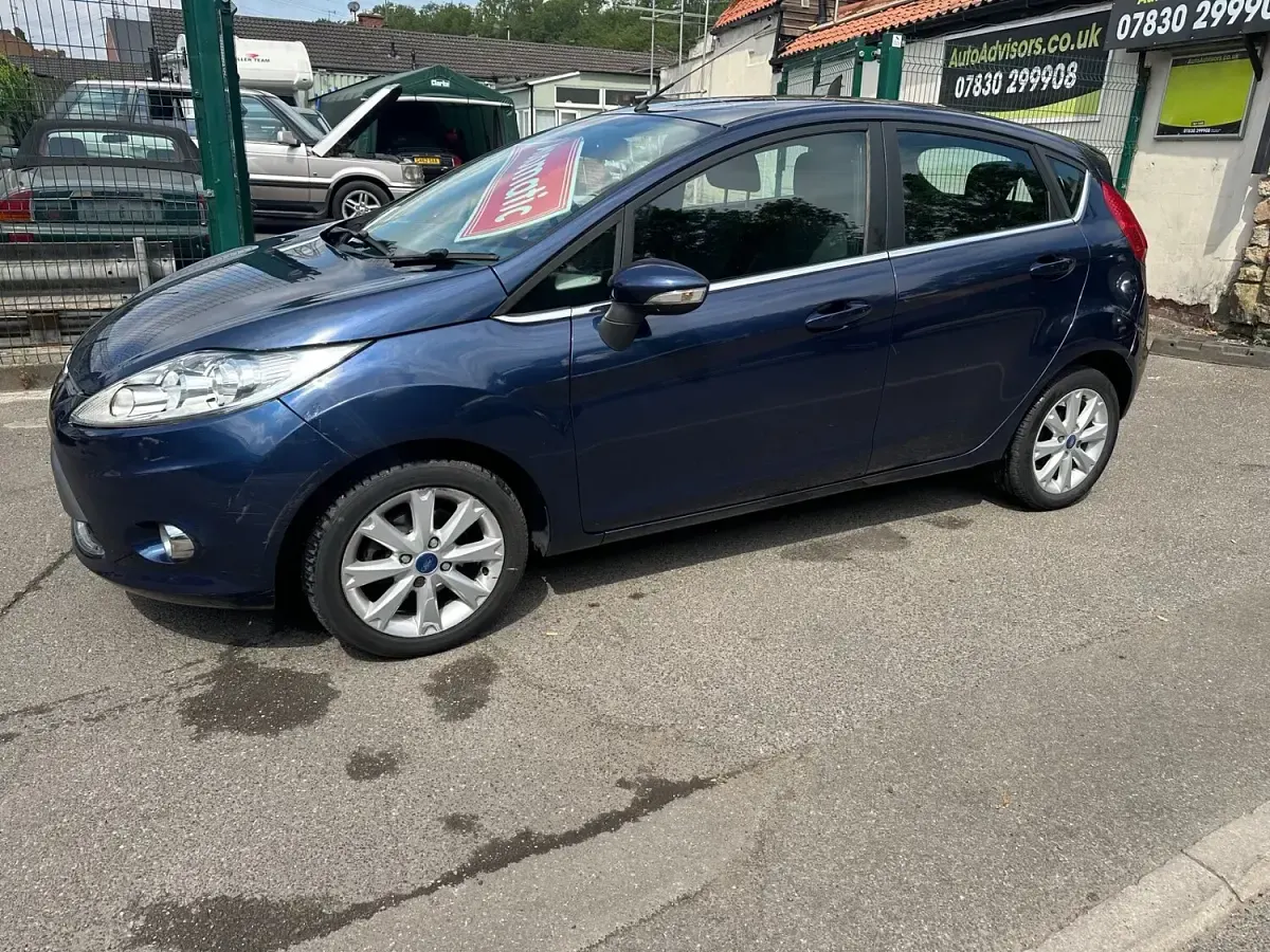 Used Ford Fiesta Zetec 96 HP (70 kW) 2011 Blue Hatchback