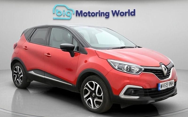 Used Renault Captur Iconic 90 HP (66 kW) 2019 Red/black SUV