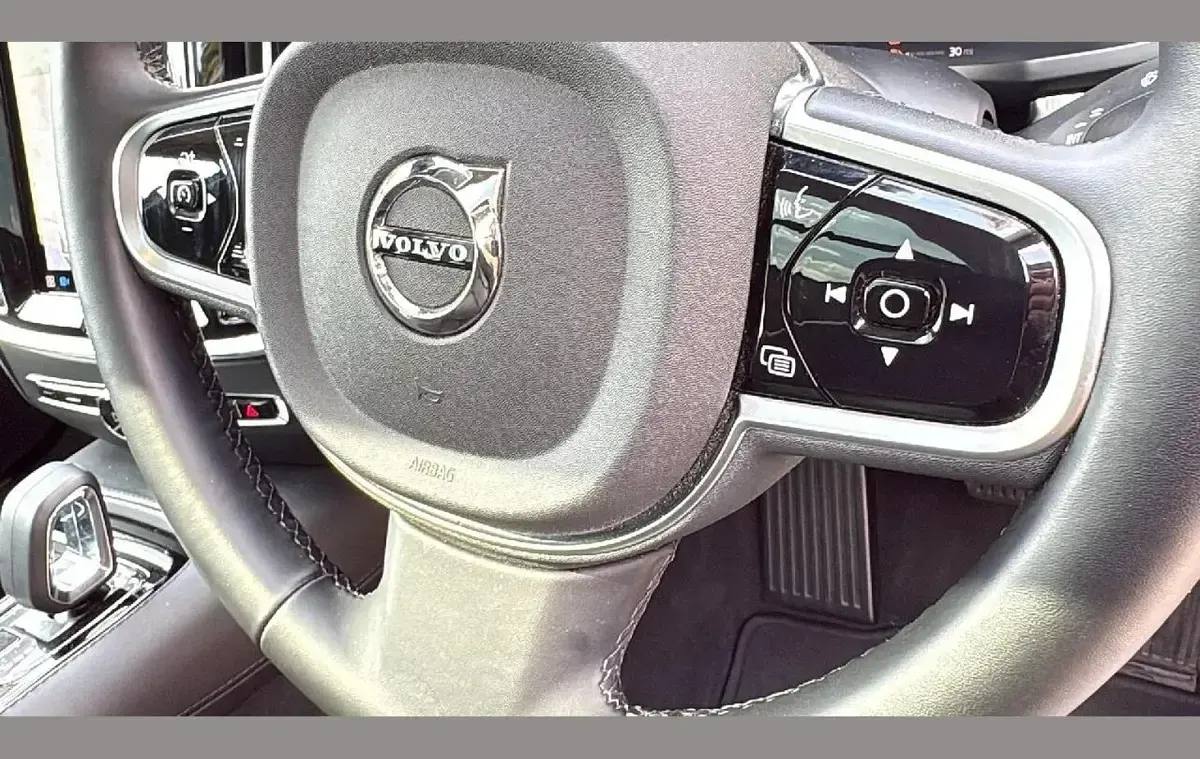 Used Volvo XC40 Ultra 194 HP (142 kW) 2024 Grey SUV