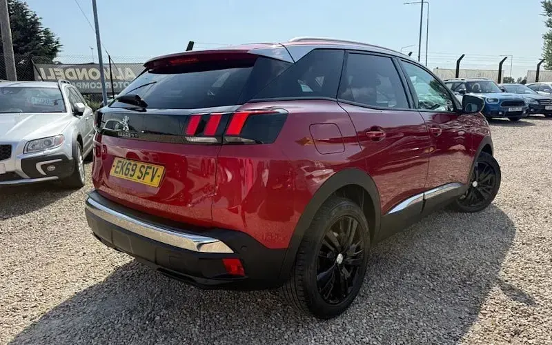 Used Peugeot 3008 Allure 131 HP (96 kW) 2019 Red SUV